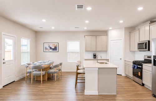 Magnolia House | Brand-New 4BR Near The Woodlands | Quiet Neighborhood | King Suite