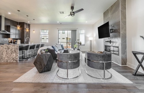 Oak Cliff House | Brand new Bishop Arts Condo-Right in the middle of it all! Three bathrooms!