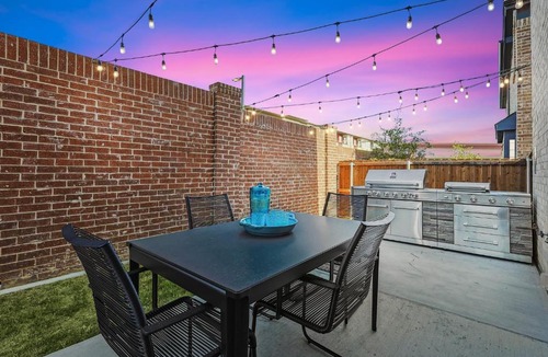 Irving House | Brand New Luxury 6BD 5BA Grand Vacation Home
