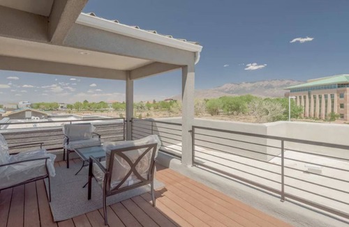 Alamedan Valley House | Brand New Three Bedroom with views for days!
