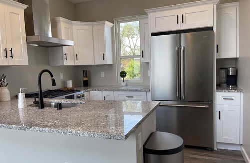 South Broadway House | Brand New Townhome. Private Fenced Backyard. NEAR DOWNTOWN