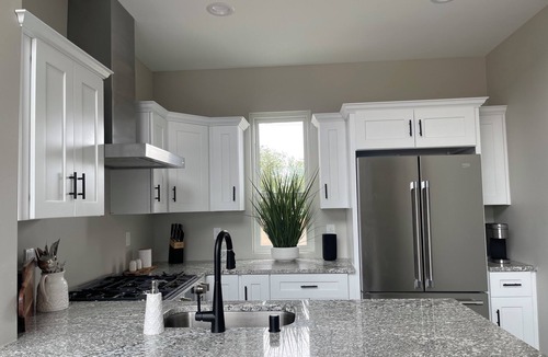 South Broadway House | Brand New Townhome. Private Fenced Backyard. NEAR DOWNTOWN