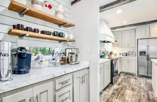 Trinity Villa | BRANDNEW Modern Farmhouse w/Hot tub, Playground, Kayaks & Fire pits