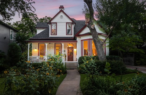 Clarksville Bed & Breakfast | Brava House Bed and Breakfast