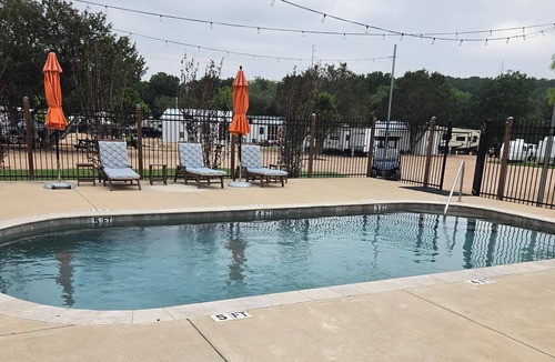Liberty Hill Cabin | Brazos Cabin - Cozy 1-bedroom cabin in a quite resort near Liberty Hill