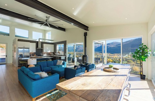 Trimble House | Breathtaking Views of Animas River Valley, Hot Tub, Beautiful Modern Home