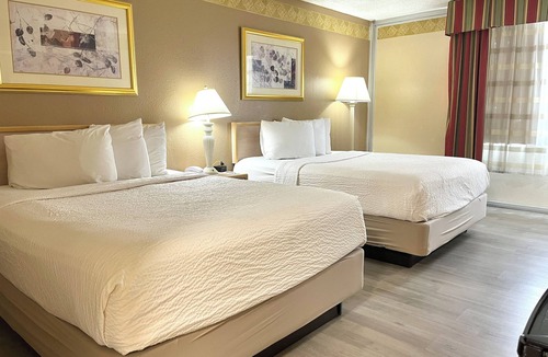 Farmington Hotel | Brentwood Inn & Garden