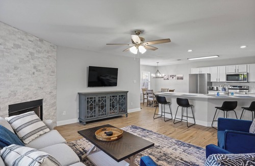 McKinney House | Bright and Comfy one story home 3BR 2BA, centrally located in West Mckinney