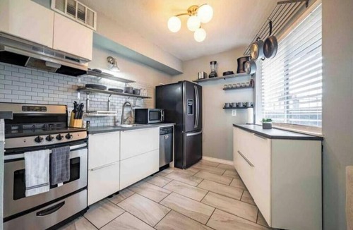 Riverside Condo | Bright Austin Retreat Minutes from Downtown with Patio and Free Parking
