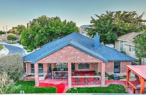 Alban Hills House | Bright Family Home in Safe, Quiet Neighborhood