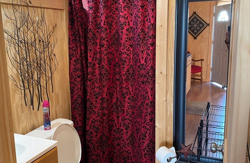 Bridgeport Cabin | Cabin 2: Cozy Comfort by the Lake—Your Perfect Bridgeport Getaway