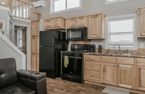 Amarillo Cabin | Cabin - Vacation Cottage Sleeps 4-6