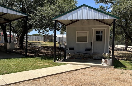 Oatmeal Cabin | Cabins with a Texas flare! Quite and peaceful close to Austin.
