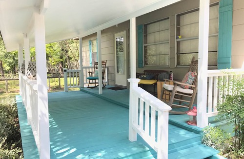 Murchison Cabin | Callender Lake Cabin near Canton Trade Days and Artsy Edom,TX