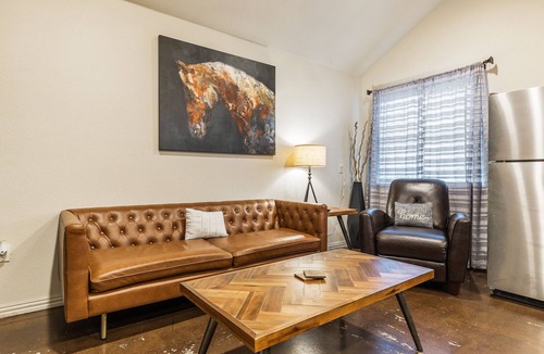 Arlington Heights Apartment | Campo Cottage - Guest House in the heart of Fort Worth!