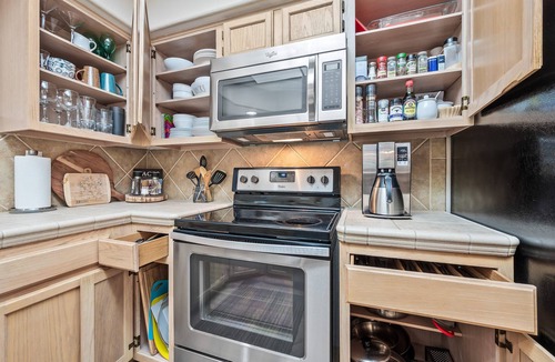 Tucson Condo | Canyon Retreat in the Foothills - resort style living w/hiking