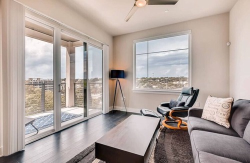 West End Condo | Capitol View Condos | Downtown Austin - Lone Star