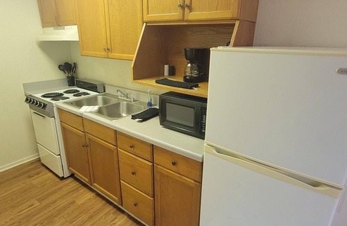 West Tawakoni Cabin | Captain's Cabins - A cozy cabin with a lakefront view!