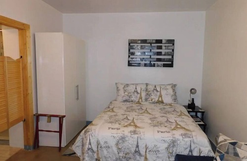 Marfa Hotel | Carmen's Marfa Hotel/Elia's 2 Queen Beds En-Suite
