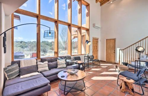 Vista Encantada House | ‘Casa al Reves’ Pueblo-Style House with Views!