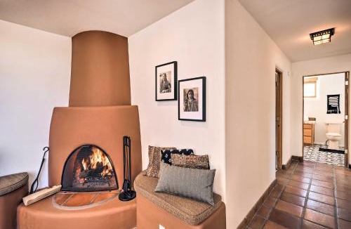 Vista Encantada House | ‘Casa al Reves’ Pueblo-Style House with Views!