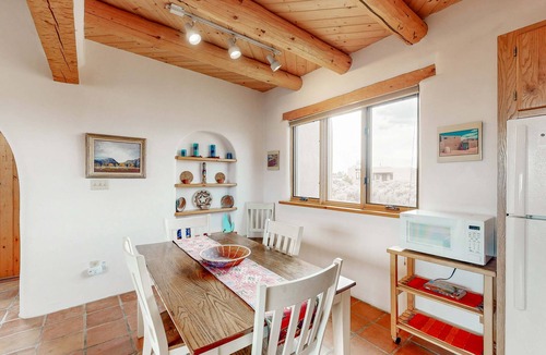 El Prado House | Casa Allis Taos - Mountain Views & Close to Plaza