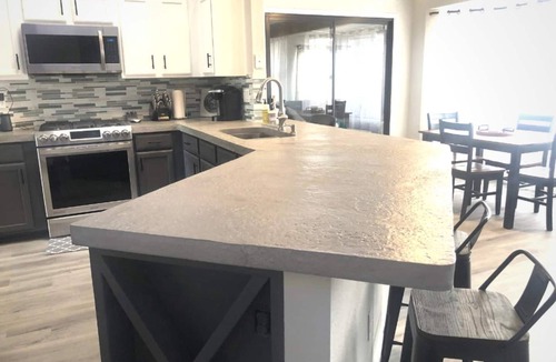 Sierra Vista House | Casa Blanca Retreat, 3 BR Home w/A/C & Free Wi-Fi