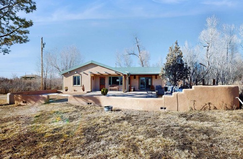 Arroyo Seco House | Casa de Rufina - Mountain Views, Firepit & Pets