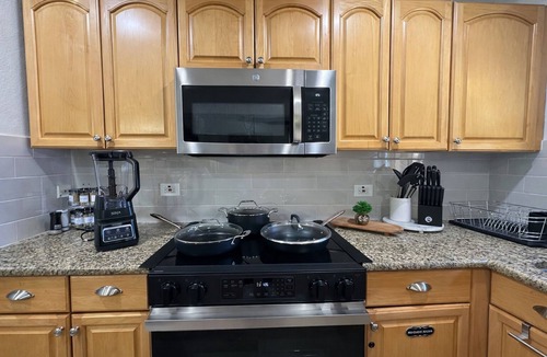Central Arlington House | Casa Legacy house — 8 Min Walk to AT&T Stadium, Sleeps 10