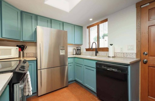 South Capitol House | Casa Sena-Courtyard | Patio | 1 Bedroom | Railyard