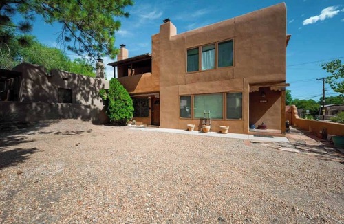 South Capitol House | Casa Sena-Courtyard | Patio | 1 Bedroom | Railyard