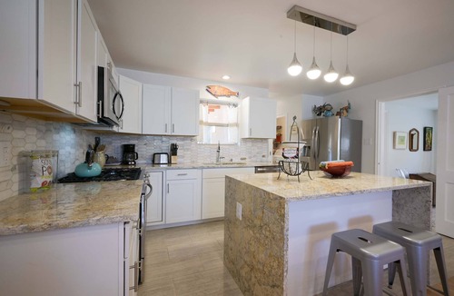 Southside House | Casa Vitalia - Private Patio Escape Near Downtown