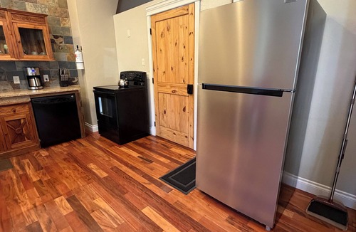 Ouray House | Cascade Falls/Main Street stay with A/C