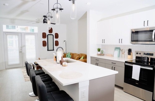 Milwood House | Casita Cactus | near Domain & Q2 | WiFi + Gym