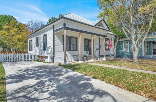 Southtown House | Casita Felipe - 3BD/3BA Charming Oasis In The Heart of King William