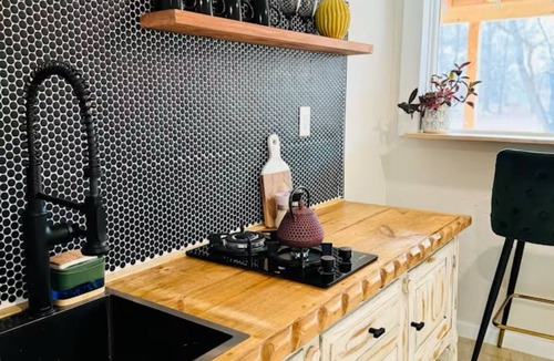 Biggs Field Cabin | Casita Lotus cozy little loft on an Orchard