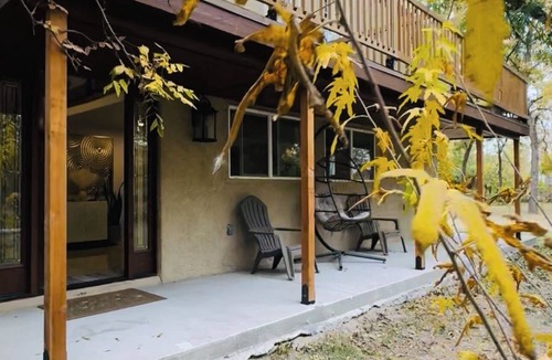 Biggs Field Cabin | Casita Lotus cozy little loft on an Orchard