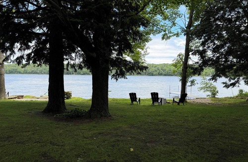 Alden Cabin | CEDAR COTTAGE - Lakefront on Thayer Lake in Alden with WiFi, AC