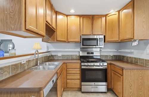 Brentwood House | Central Austin Authentic Family Retreat with Southern Charm Near Downtown ❤️