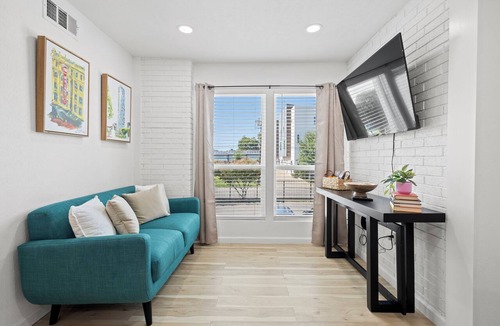 Dallas Apartment | Central Dallas Stay- Med District Gem minutes from Oak Lawn & D-Town Dallas
