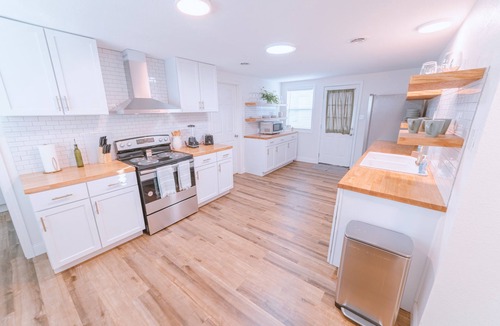 Austin Ave. House | Central w/Firepit & EV charge, 3mi fm Silos!