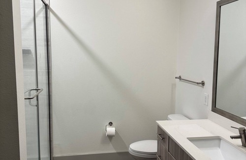 Addison Apartment | Charming 1-bedroom apartment in terrific Addison with fitness room, WiFi