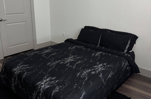 Addison Apartment | Charming 1-bedroom apartment in terrific Addison with fitness room, WiFi