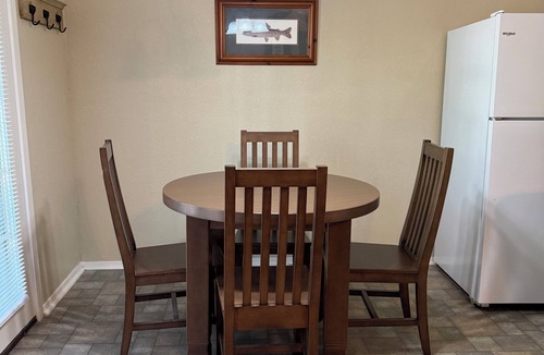 Holly Lake Ranch Apartment | Charming 2-bedroom apartment with AC in Holly Lake Ranch