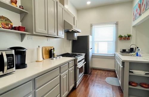 Del Mar House | Charming 2 Bedroom House & Rear Apt 1/1 with CC Bay View!
