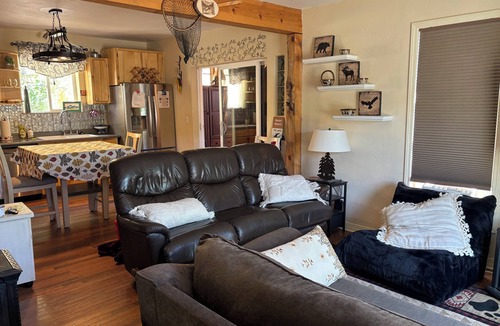 Lewis Cabin | Charming 2 bedroom/1 bath with AC in peaceful Dolores