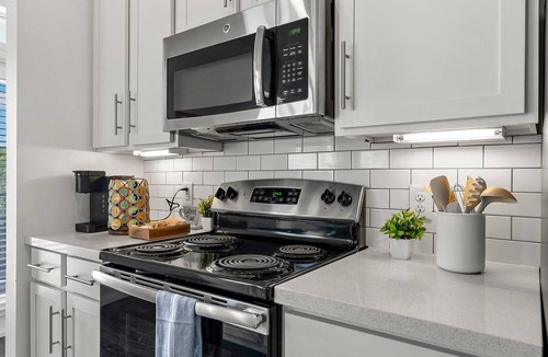 Montopolis Apartment | Charming 2-bedroom apartment with AC, Pool, Gym - Close to Airport and Downtown