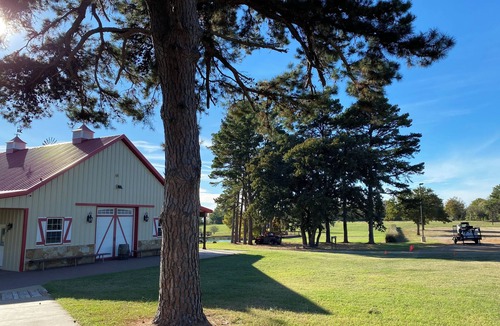 Palestine Cottage | Charming 2-bedroom cottage in the country located on wedding venue property!