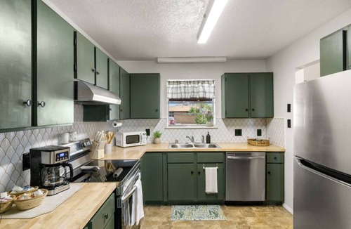 Las Cruces House | Charming 2 bedroom retreat at the end of the street equipped for any length stay