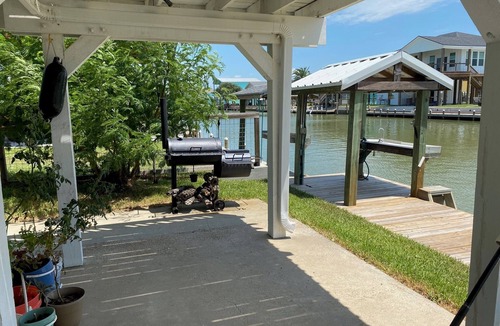 Rockport House | Charming 2-bedroom waterfront house with dock, AC, and WiFi in Rockport Texas